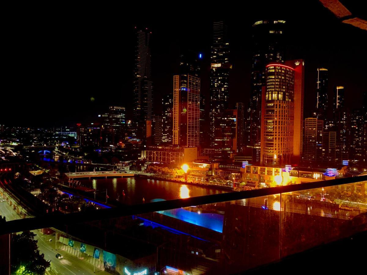 Aura2107, 2 Bedroom Apartment With Balcony, Stunning Yarra River And City Views Мельбурн Экстерьер фото