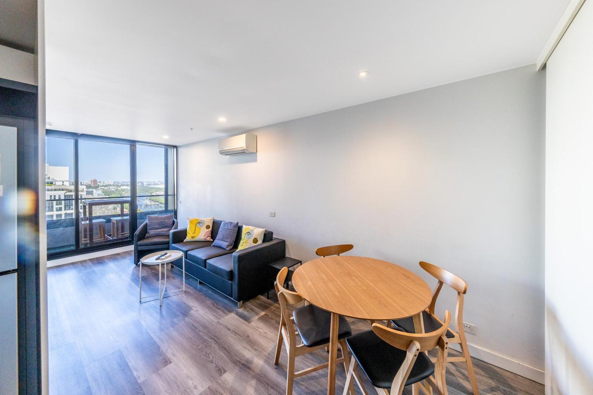 Aura2107, 2 Bedroom Apartment With Balcony, Stunning Yarra River And City Views Мельбурн Экстерьер фото