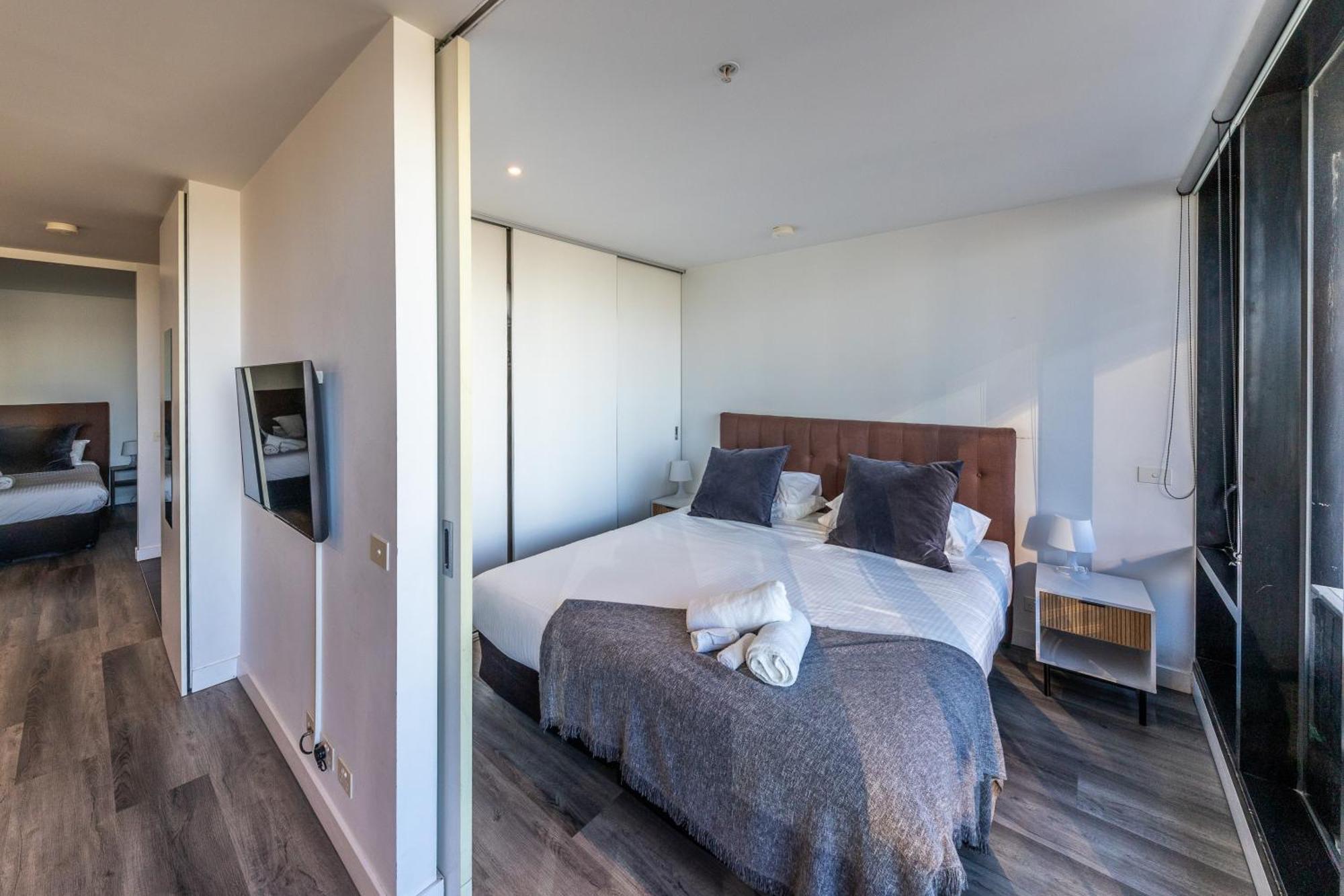 Aura2107, 2 Bedroom Apartment With Balcony, Stunning Yarra River And City Views Мельбурн Экстерьер фото