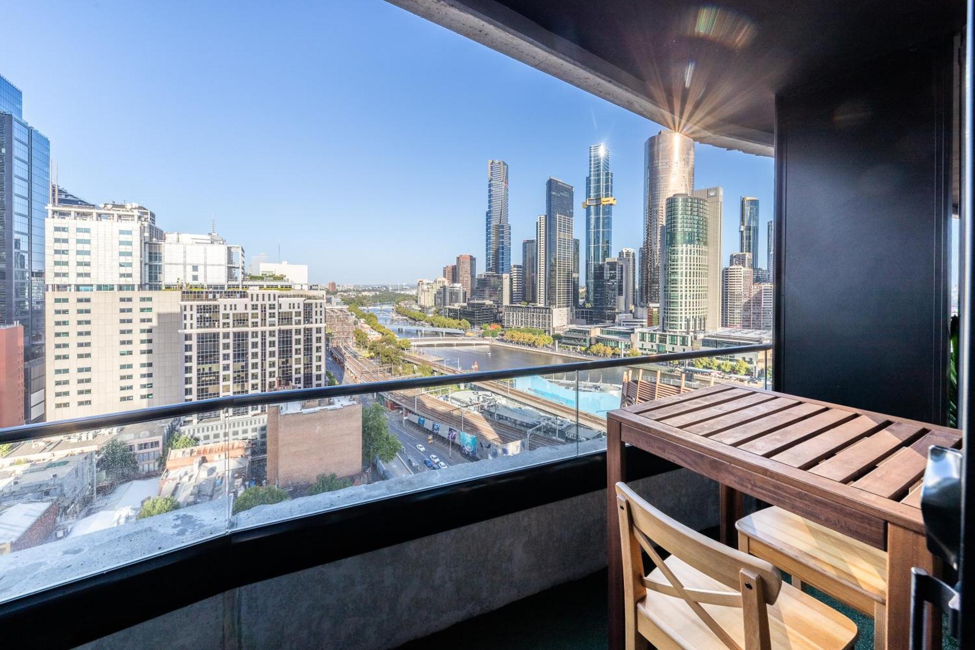 Aura2107, 2 Bedroom Apartment With Balcony, Stunning Yarra River And City Views Мельбурн Экстерьер фото